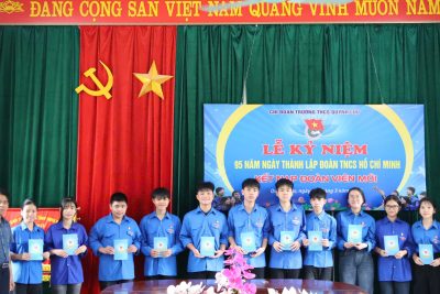 LỄ KỶ NIỆM 95 NĂM NGÀY THÀNH LẬP ĐOÀN TNCS HỒ CHÍ MINH VÀ KẾT NẠP ĐOÀN VIÊN MỚI TẠI TRƯỜNG THCS QUỲNH LƯU
